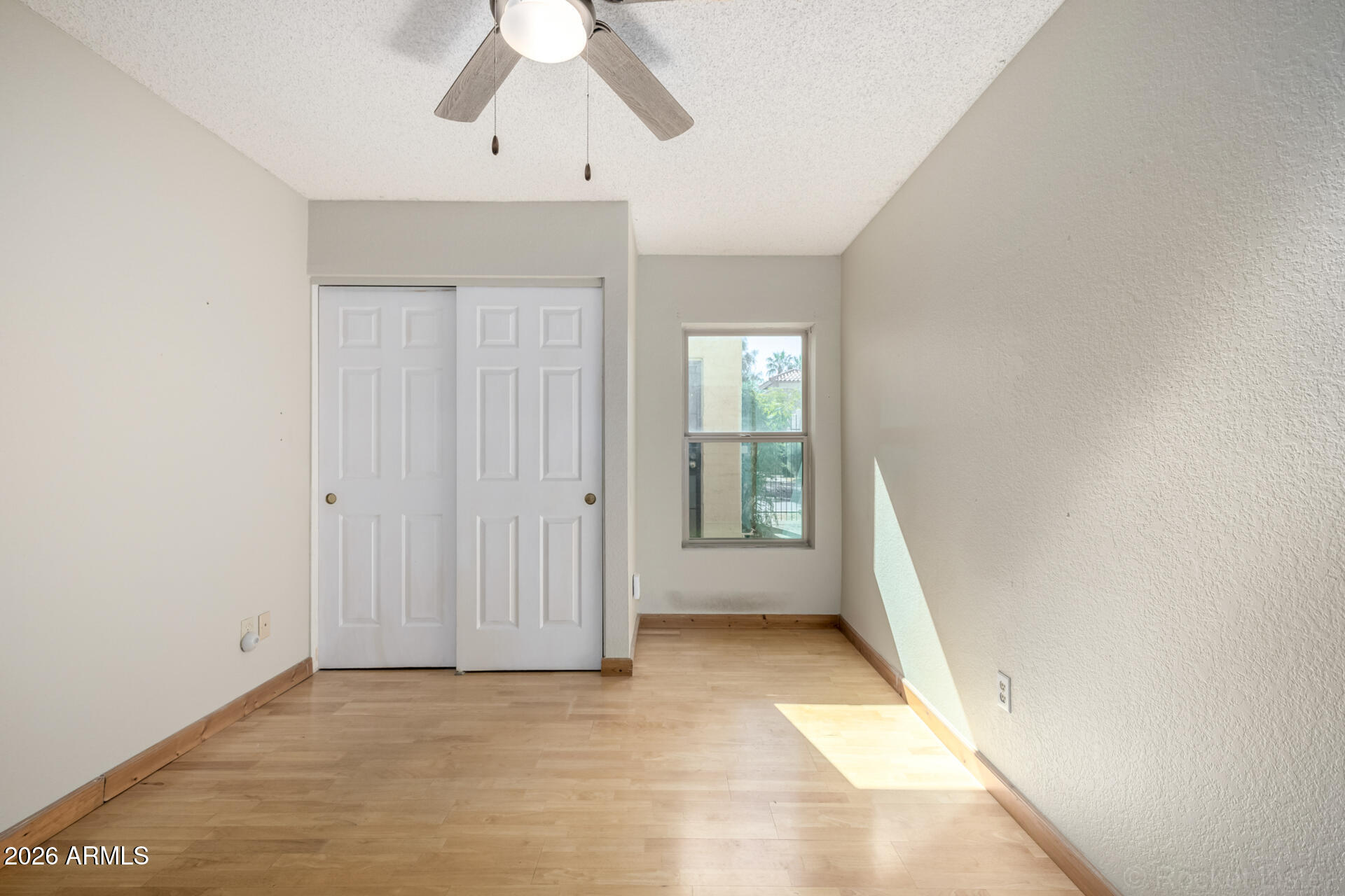 3004 West Phelps Road Phoenix, AZ 85053 - Photo 23 of 34 an empty room with windows