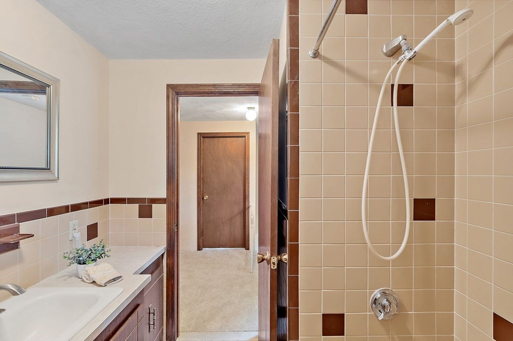 69 Morrison Road West Wakefield, MA 01880 - Photo 16 of 23 Gallery Image 16