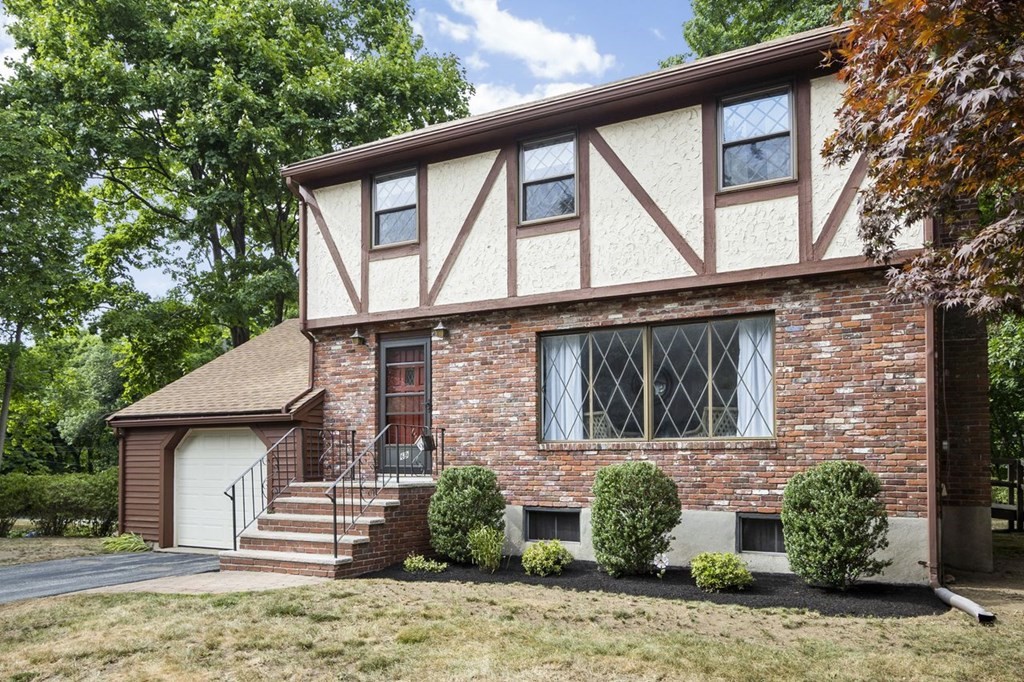 69 Morrison Road West Wakefield, MA 01880 - Photo 2 of 23 Gallery Image 2