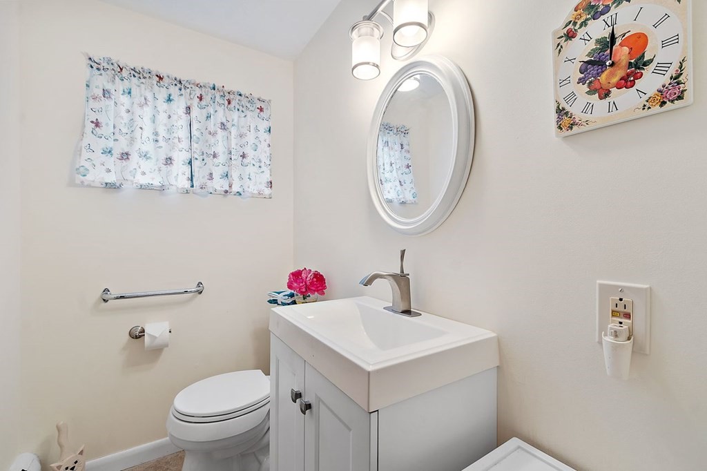 69 Morrison Road West Wakefield, MA 01880 - Photo 10 of 23 Gallery Image 10