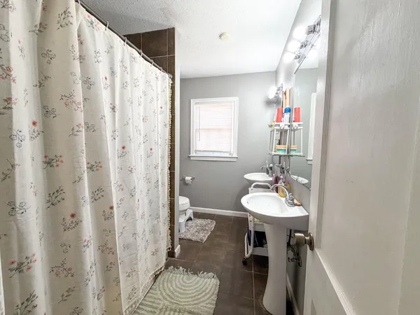 $1,299 | 2705 30th Street, Lubbock, TX 79410