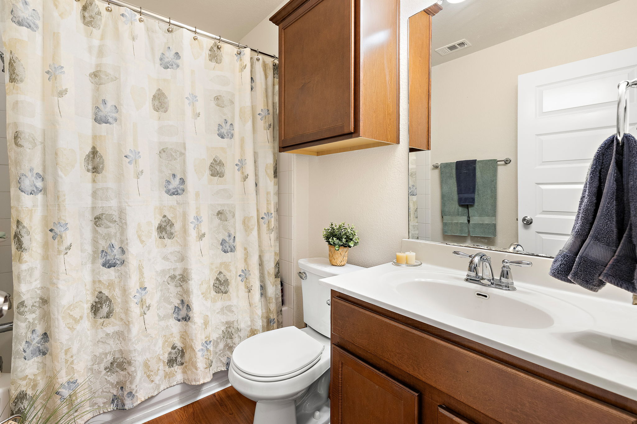 227 Avalanche Avenue Georgetown, TX 78626 - Photo 19 of 27 Full bath with vanity and shower / bath combo with shower curtain