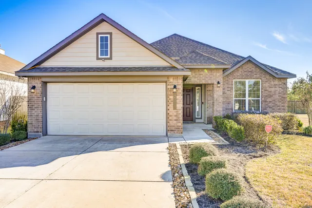 $2,100 | 204 Shoreview Drive, Conroe, TX 77303