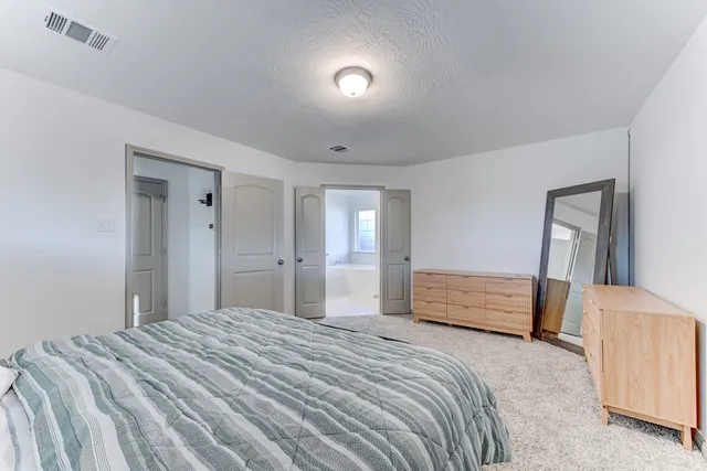 $2,100 | 204 Shoreview Drive, Conroe, TX 77303