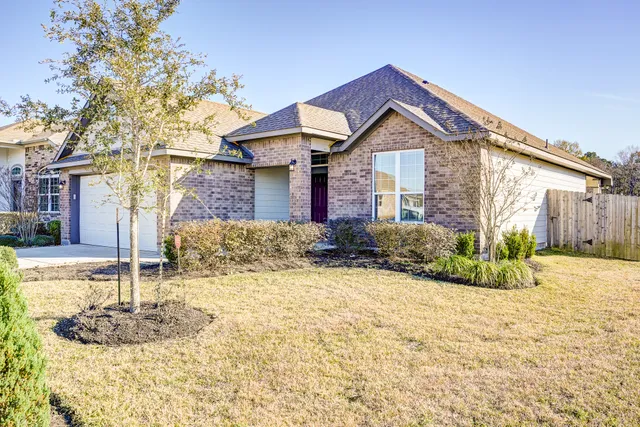 $2,100 | 204 Shoreview Drive, Conroe, TX 77303