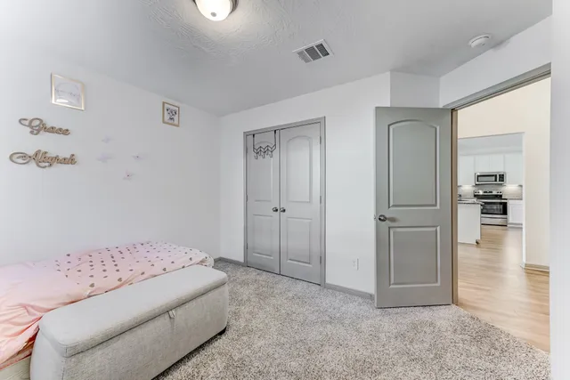 $2,100 | 204 Shoreview Drive, Conroe, TX 77303