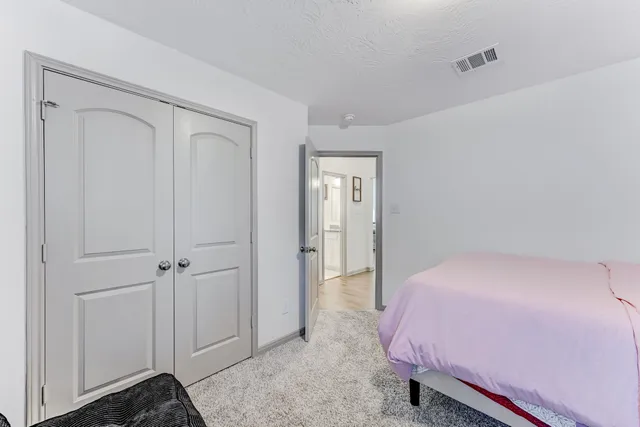 $2,100 | 204 Shoreview Drive, Conroe, TX 77303