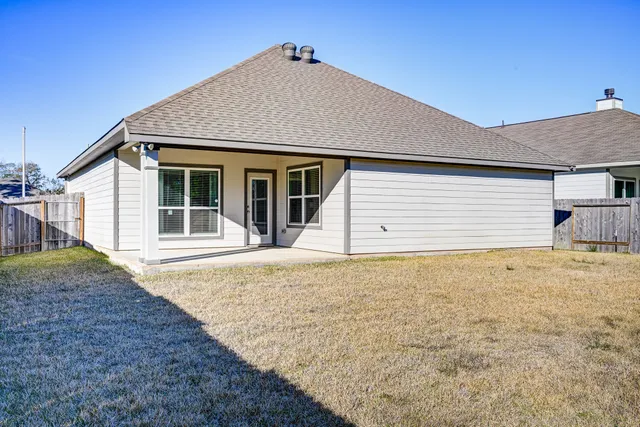 $2,100 | 204 Shoreview Drive, Conroe, TX 77303