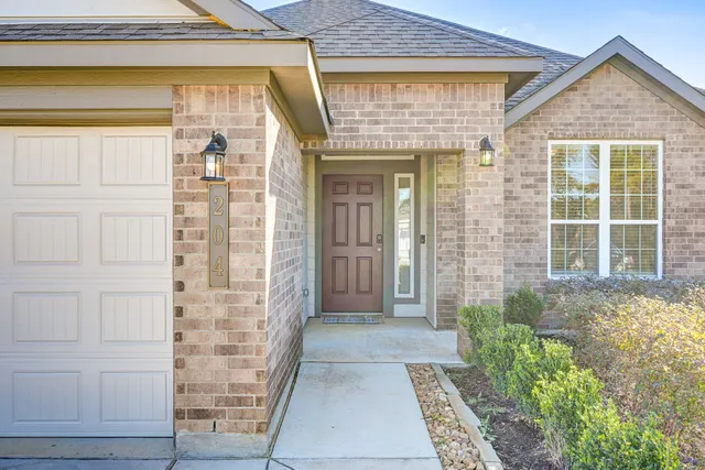 $2,100 | 204 Shoreview Drive, Conroe, TX 77303