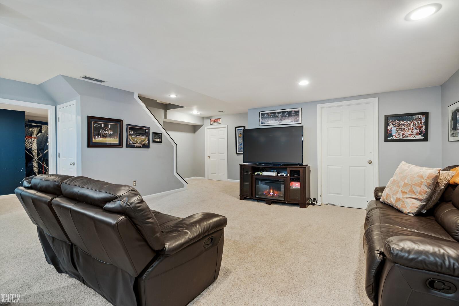 2695 Oak View Court Rochester, MI 48307 - Photo 30 of 54 50127528-29.JPG