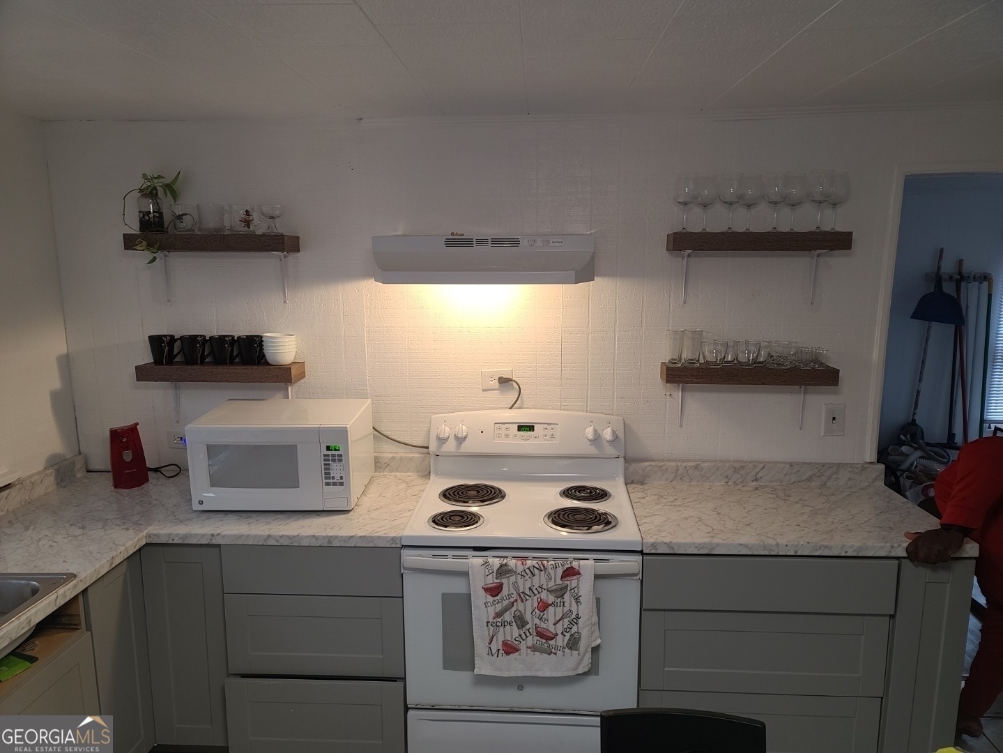 904 Park Avenue LaGrange, GA 30240 - Photo 4 of 11 a kitchen with a stove and cabinets