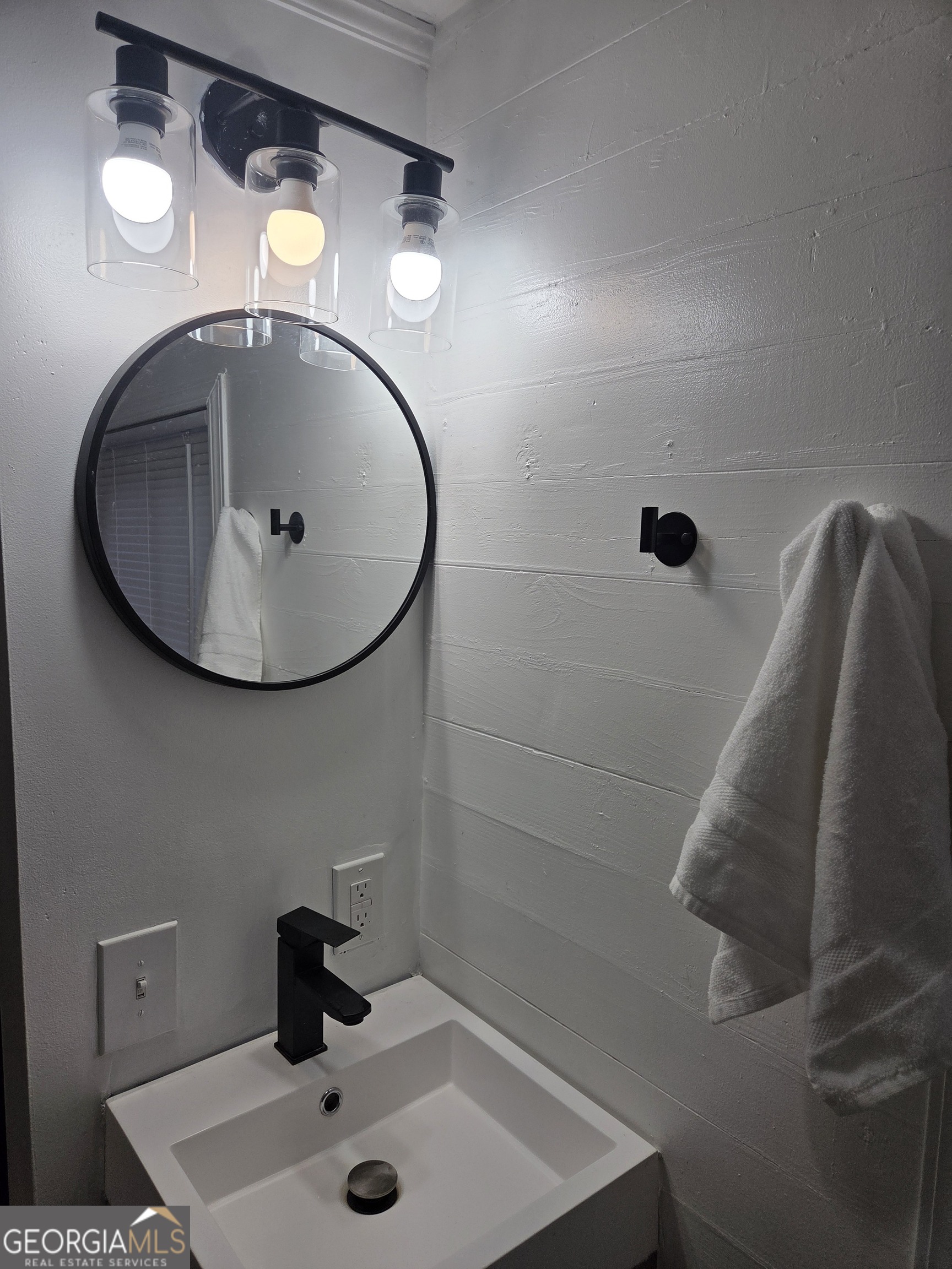 904 Park Avenue LaGrange, GA 30240 - Photo 9 of 11 a bathroom with a sink and mirror