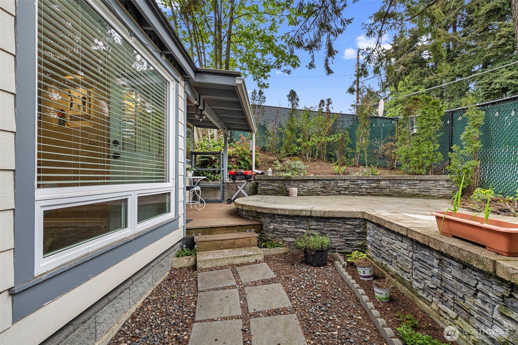 23121 Edmonds Way, Unit 1 Edmonds, WA 98020 - Photo 23 of 24 Gallery Image 23