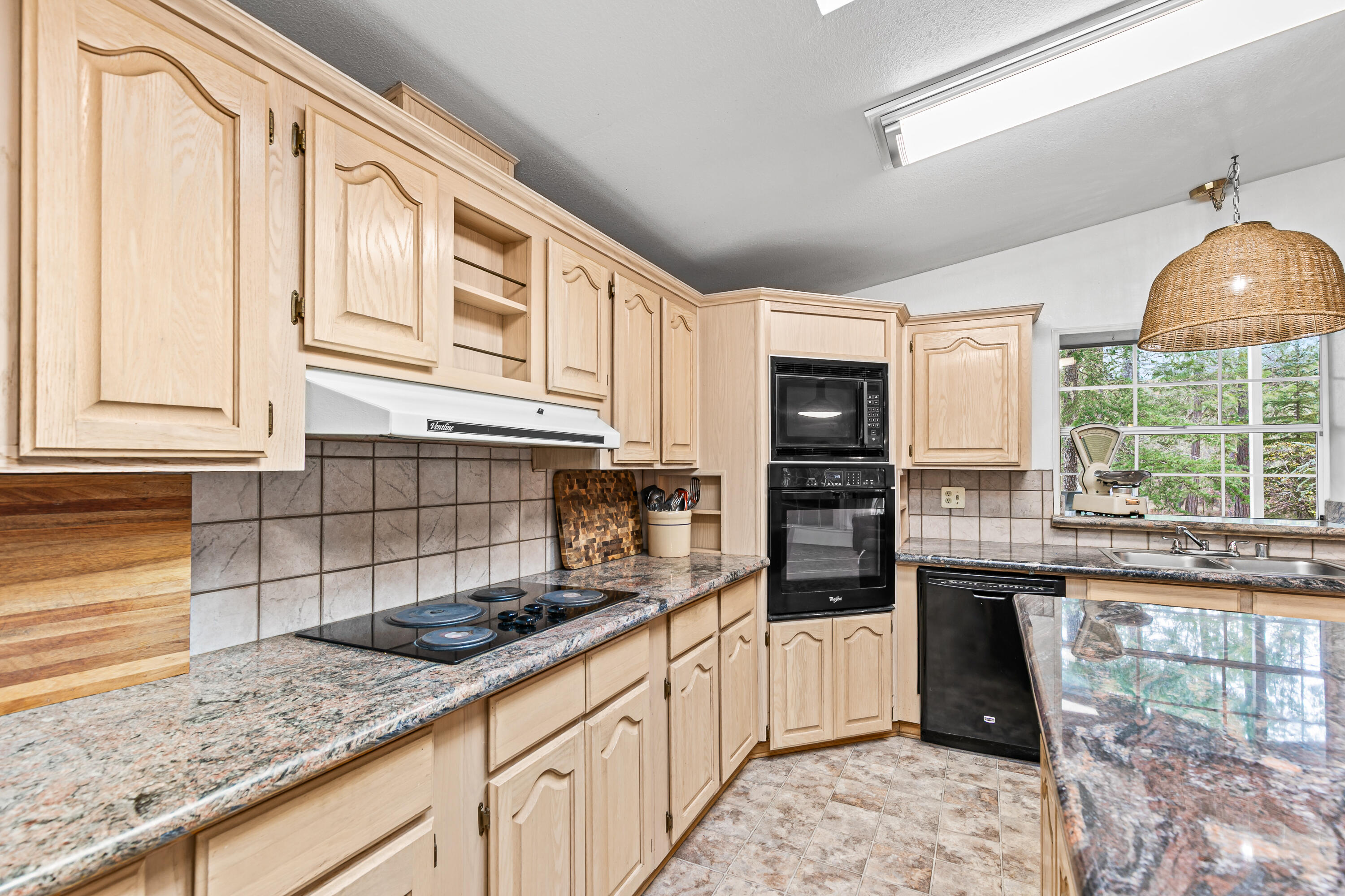 3610 Pleasant Creek Road Rogue River, OR 97537 - Photo 46 of 110 House 2 Kitchen