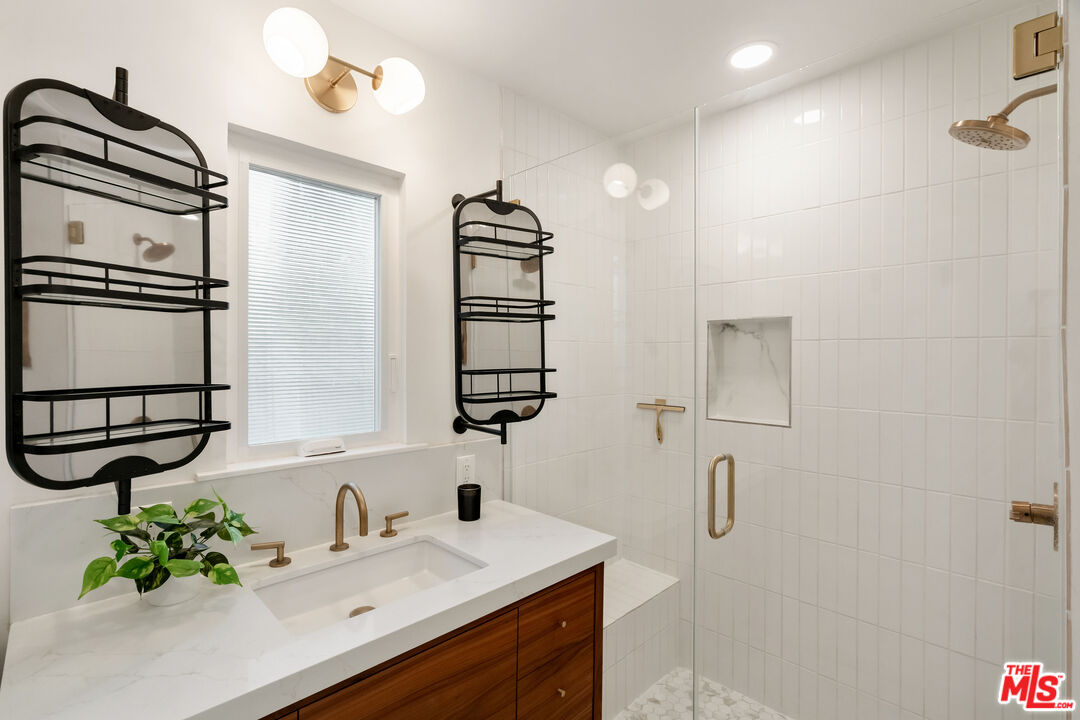 930 North Keystone Street Burbank, CA 91506 - Photo 12 of 29