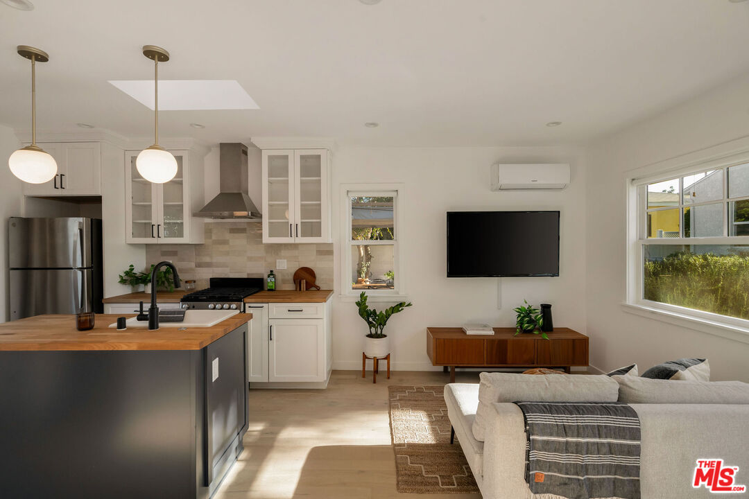 930 North Keystone Street Burbank, CA 91506 - Photo 22 of 29