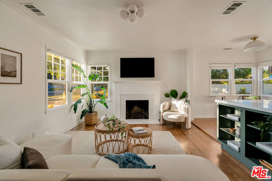 930 North Keystone Street Burbank, CA 91506 - Photo 3 of 29