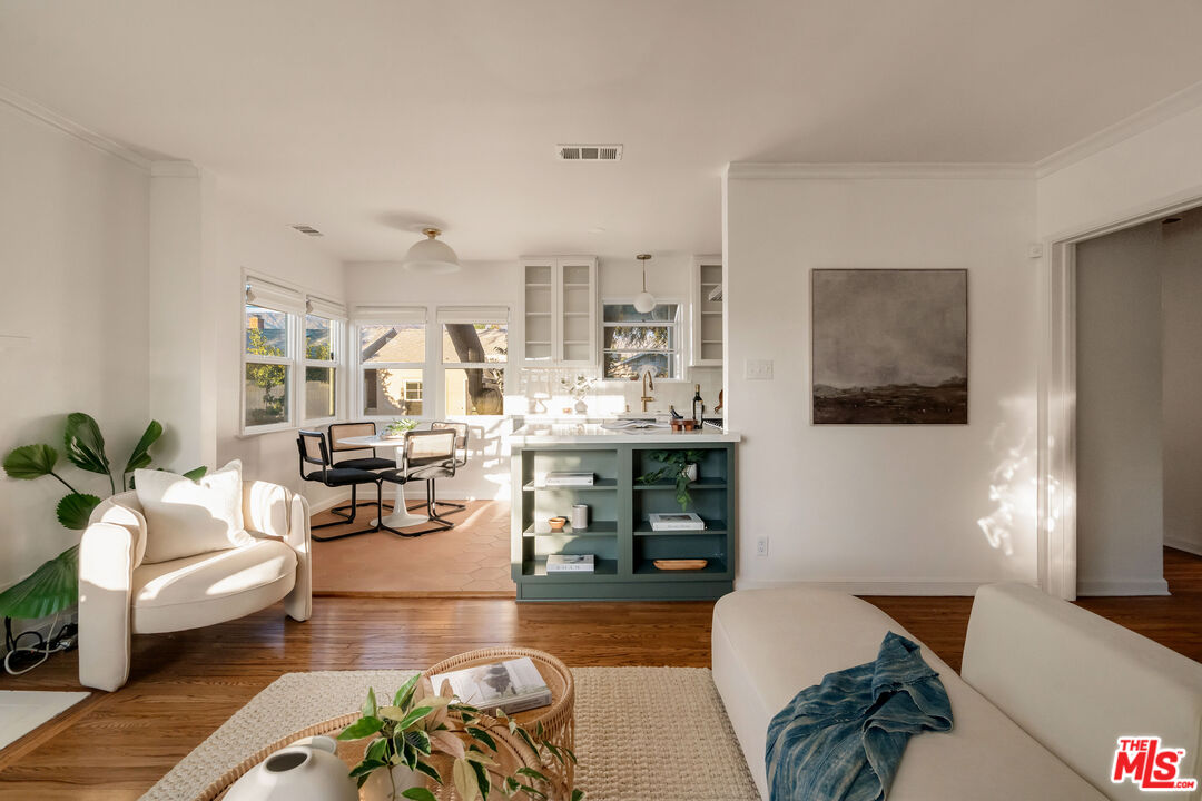 930 North Keystone Street Burbank, CA 91506 - Photo 4 of 29