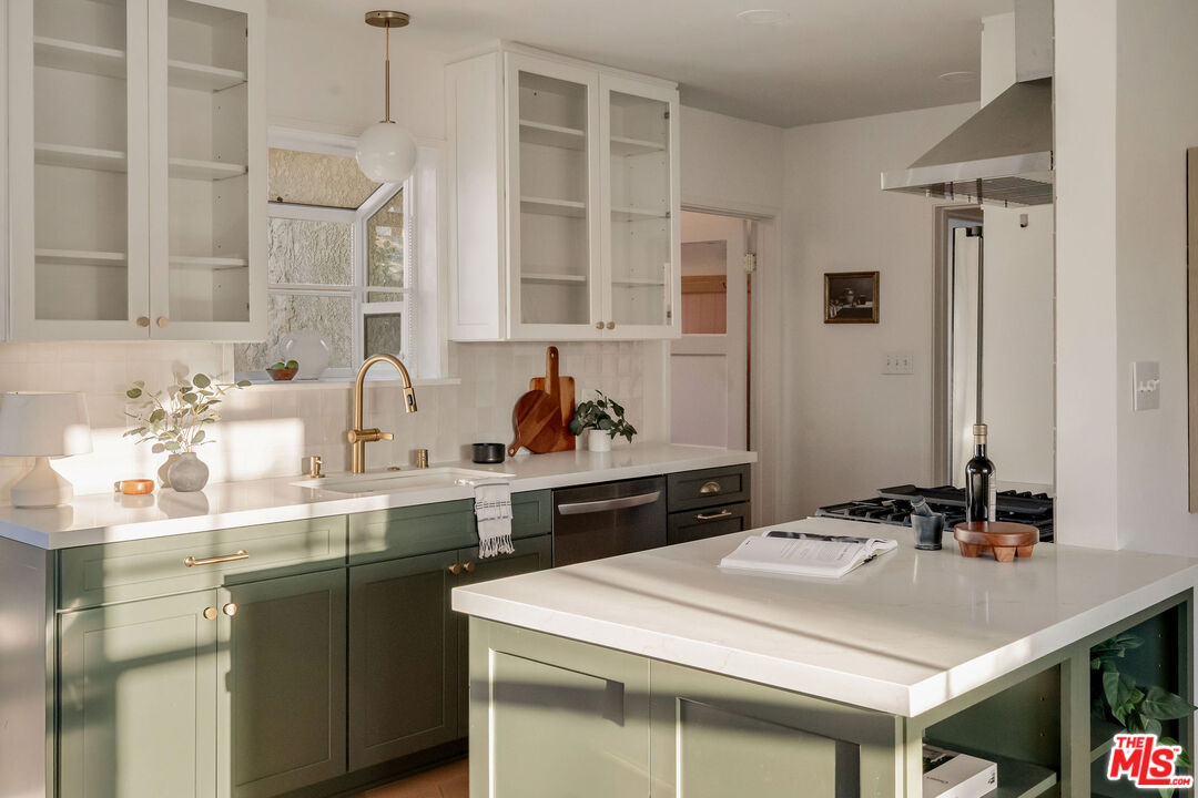 930 North Keystone Street Burbank, CA 91506 - Photo 7 of 29