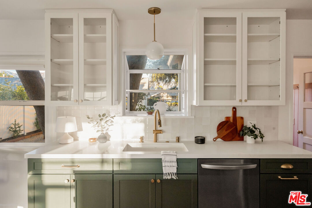 930 North Keystone Street Burbank, CA 91506 - Photo 9 of 29