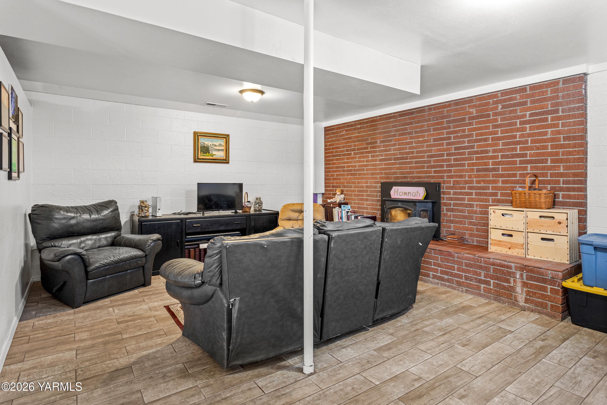 2301 Houghton Road Zillah, WA 98953 - Photo 21 of 34 Lower Level Living Room