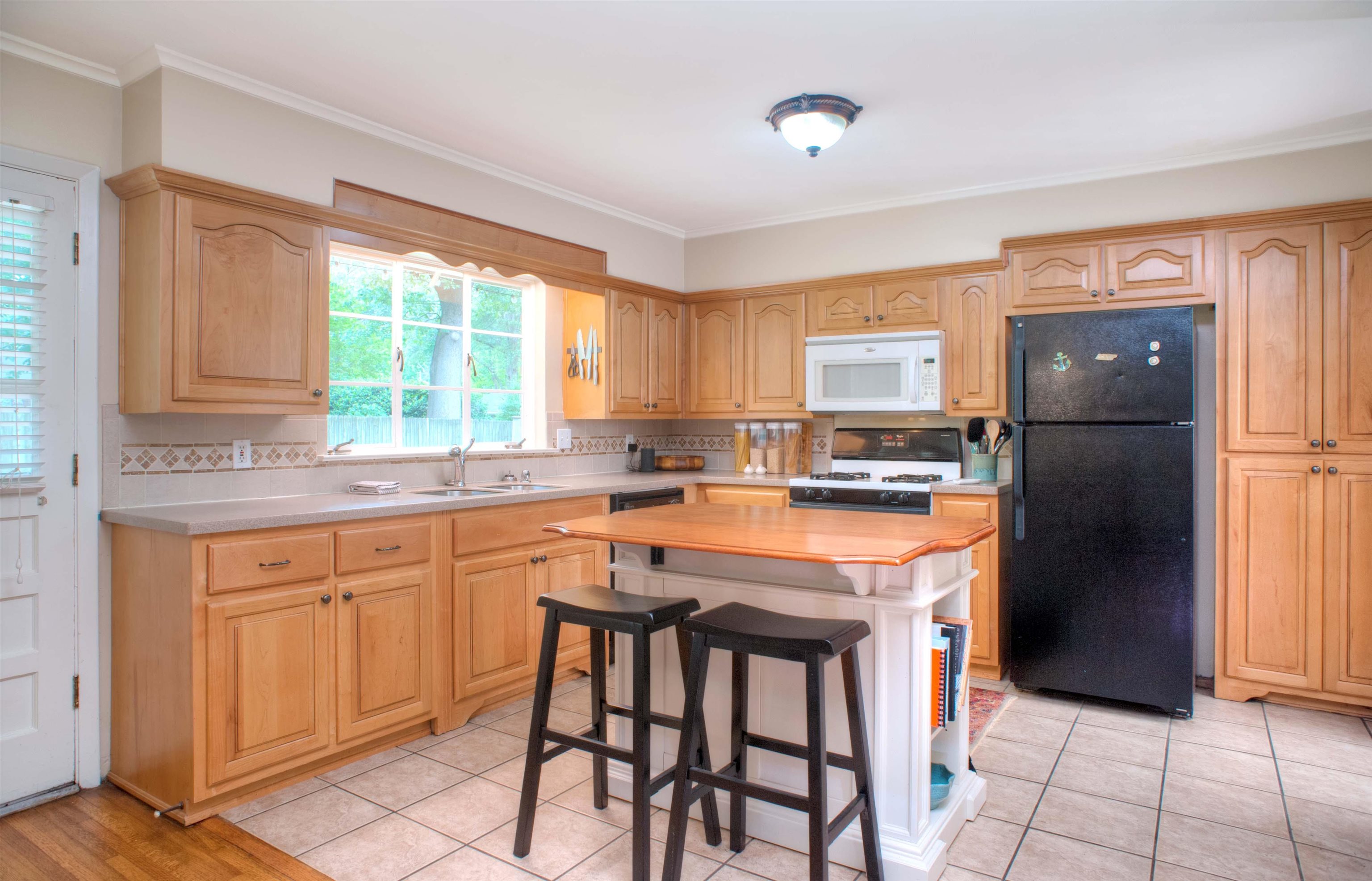 5093 Sequoia Road Memphis, TN 38117 - Photo 7 of 14 Gallery Image 7