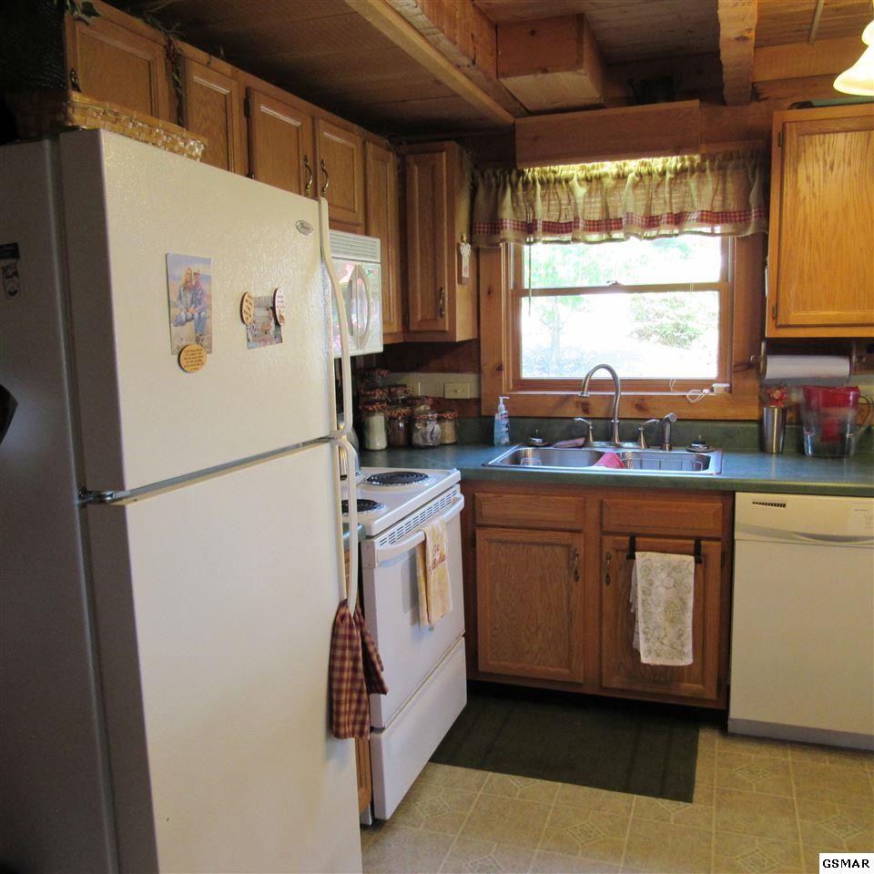 1706 Pine Grove Road Sevierville, TN 37876 - Photo 4 of 18 Gallery Image 4