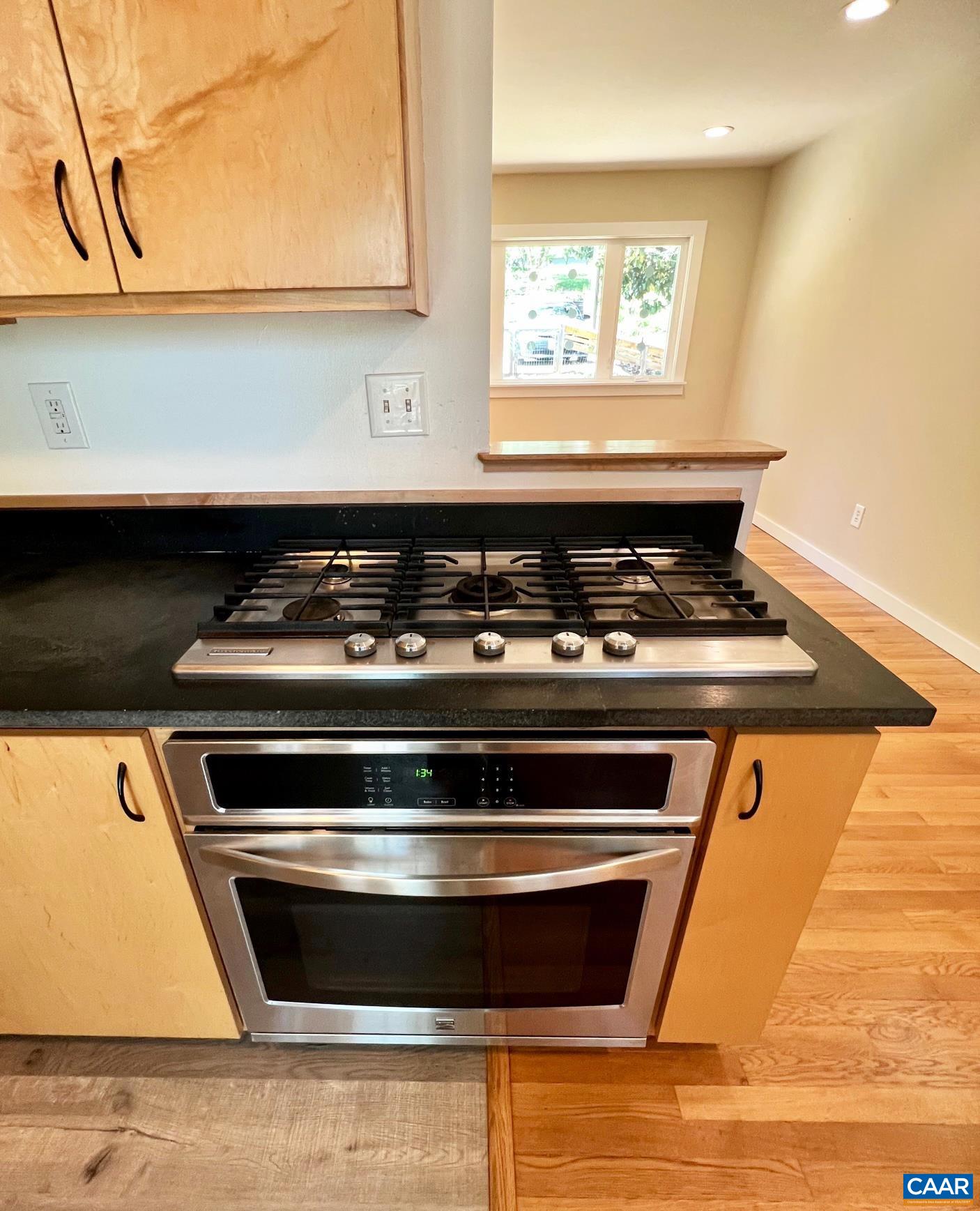 1410 Monticello Road Charlottesville, VA 22902 - Photo 10 of 40 Kitchen Stove