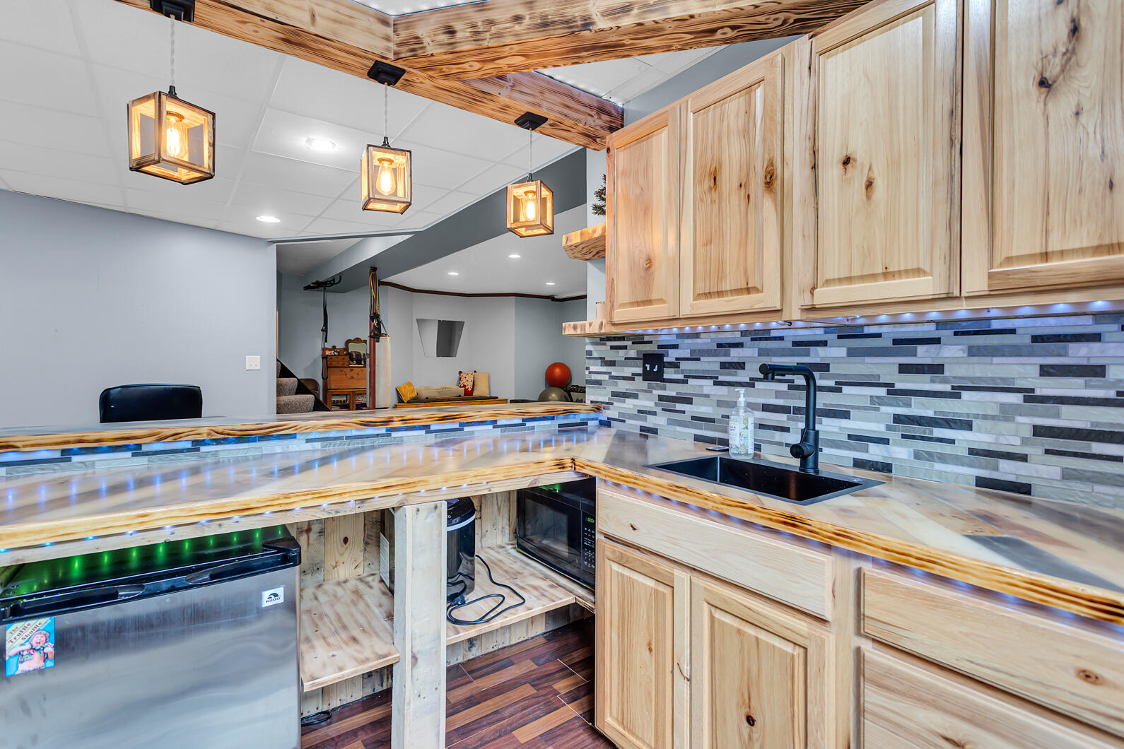 506 Lewis Road Cement City, MI 49233 - Photo 42 of 47 Wet Bar