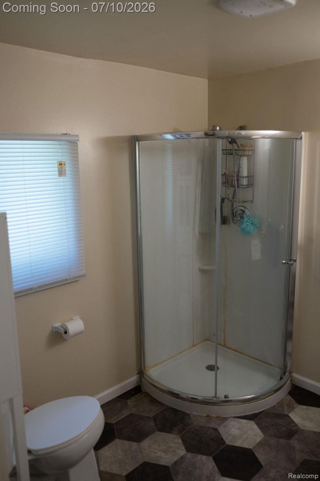 5052 Beecher Road Flint, MI 48532 - Photo 16 of 28 Bathroom