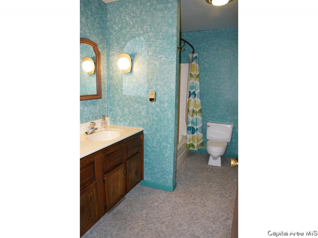 40 Country Lake Road Springfield, IL 62711 - Photo 15 of 33