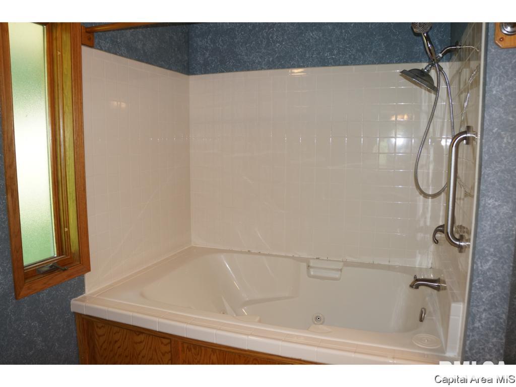 40 Country Lake Road Springfield, IL 62711 - Photo 18 of 33