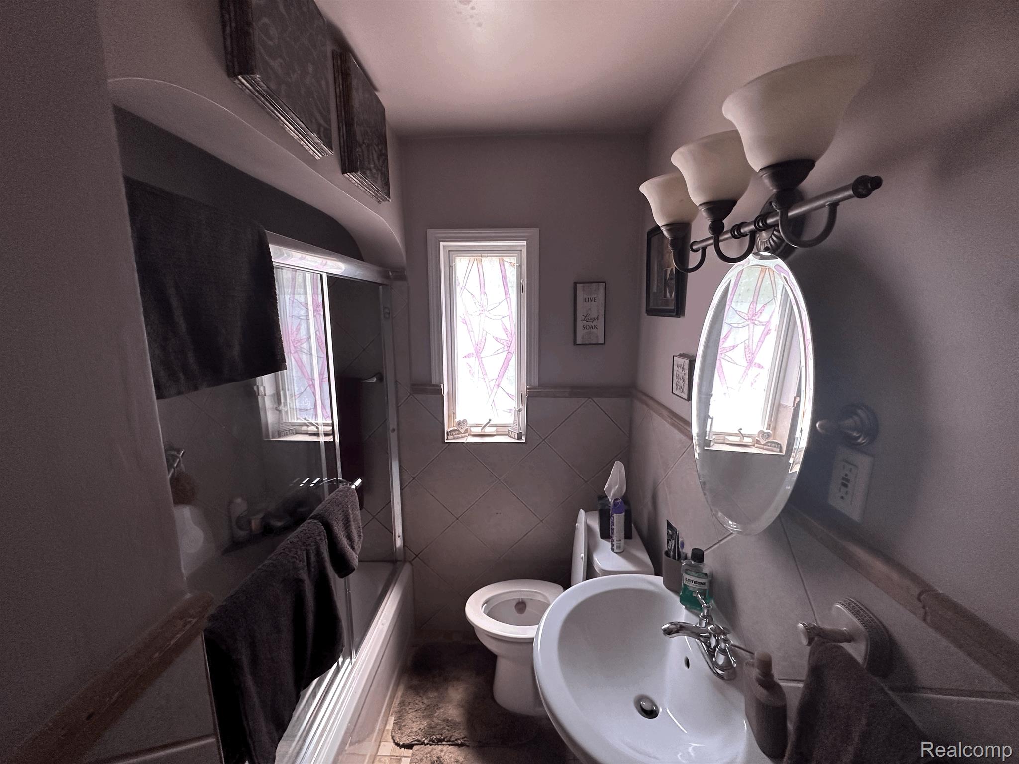 5760 Nottingham Road Detroit, MI 48224 - Photo 8 of 10 Main Bathroom