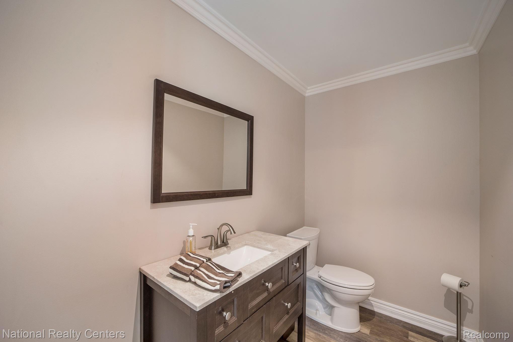 735 Oak Brook Ridge Drive Rochester, MI 48307 - Photo 7 of 30 017A1417.jpg