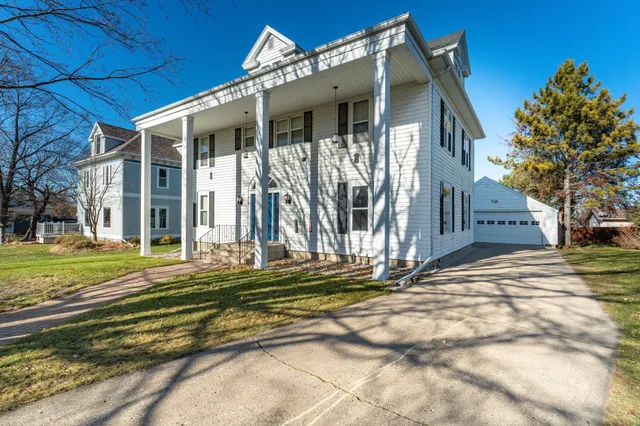 $239,900 | 414 East Division Street, Elbow Lake, MN 56531