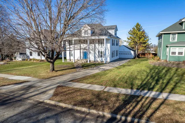 $239,900 | 414 East Division Street, Elbow Lake, MN 56531