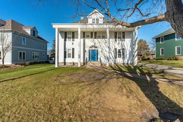 $239,900 | 414 East Division Street, Elbow Lake, MN 56531