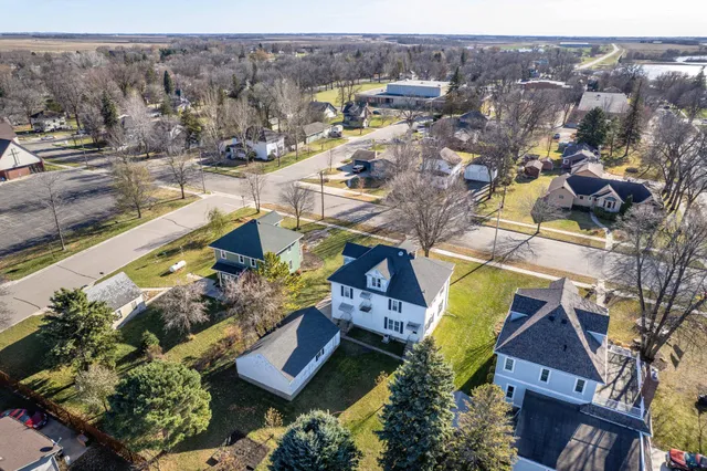 $239,900 | 414 East Division Street, Elbow Lake, MN 56531