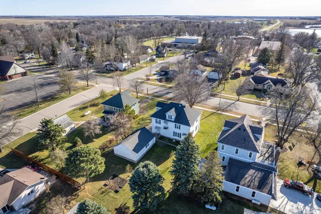 $239,900 | 414 East Division Street, Elbow Lake, MN 56531