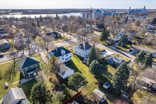 $239,900 | 414 East Division Street, Elbow Lake, MN 56531