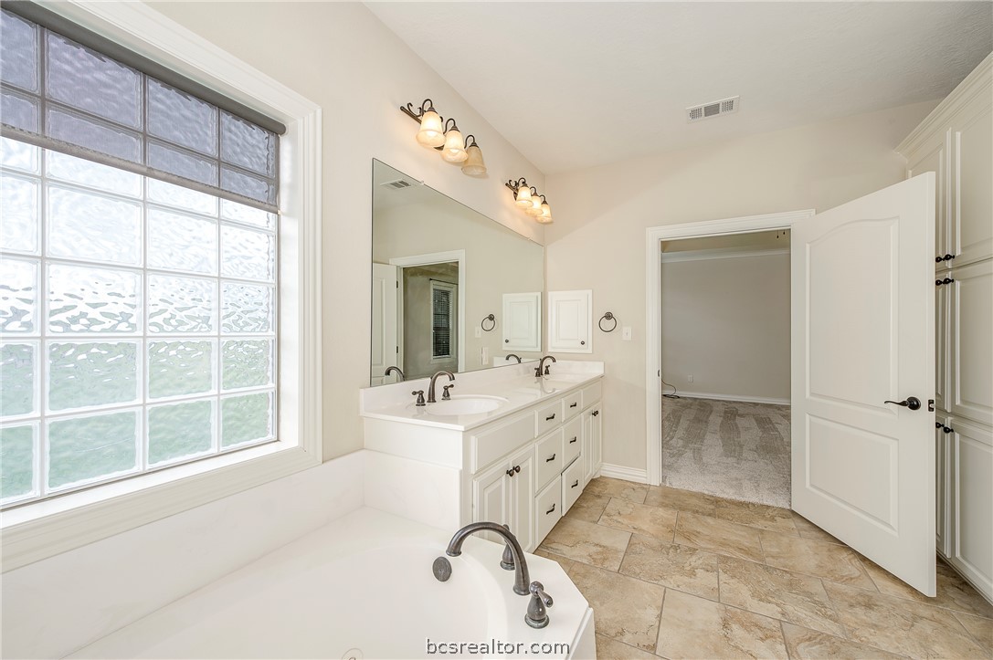 4192 WAGONWHEEL Road Bryan, TX 77808 - Photo 16 of 41