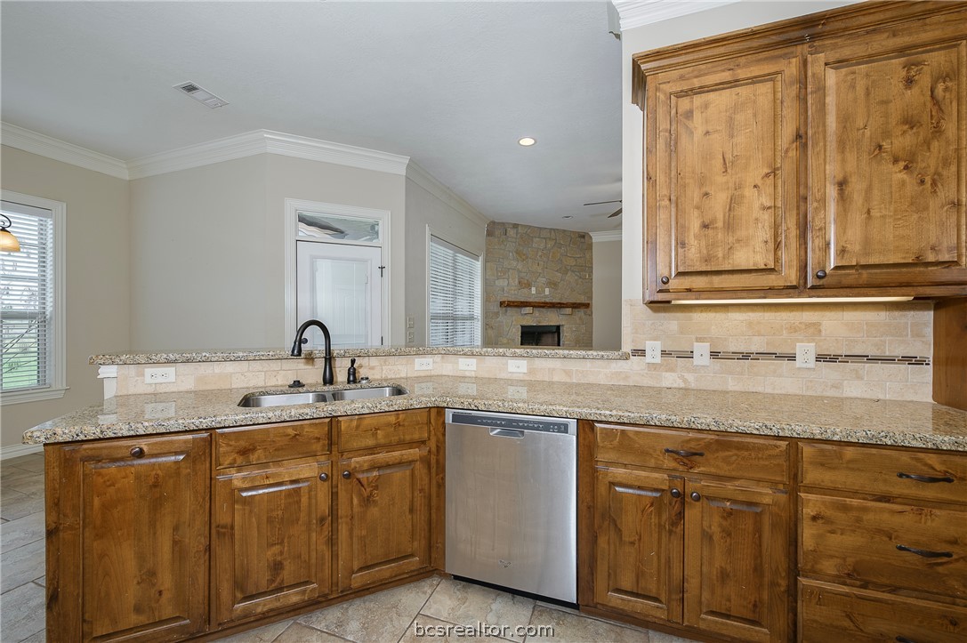 4192 WAGONWHEEL Road Bryan, TX 77808 - Photo 8 of 41