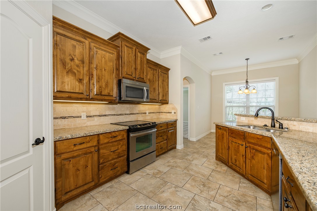 4192 WAGONWHEEL Road Bryan, TX 77808 - Photo 9 of 41