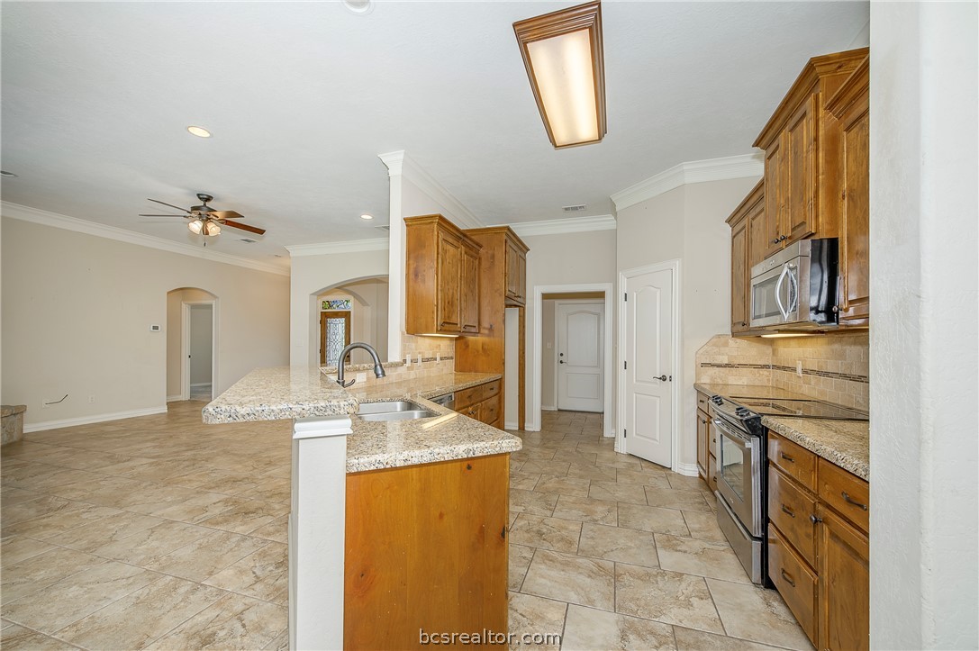 4192 WAGONWHEEL Road Bryan, TX 77808 - Photo 10 of 41