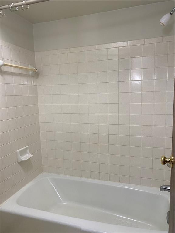 8404 Oaklandon Road Indianapolis, IN 46236 - Photo 17 of 34