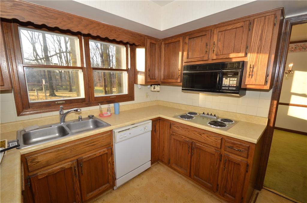 8404 Oaklandon Road Indianapolis, IN 46236 - Photo 8 of 34