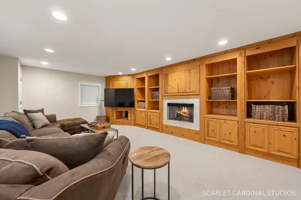 a room with furniture and air conditioner