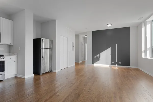 $1,984 | 2451 West Howard Street, Unit 308, Chicago, IL 60645