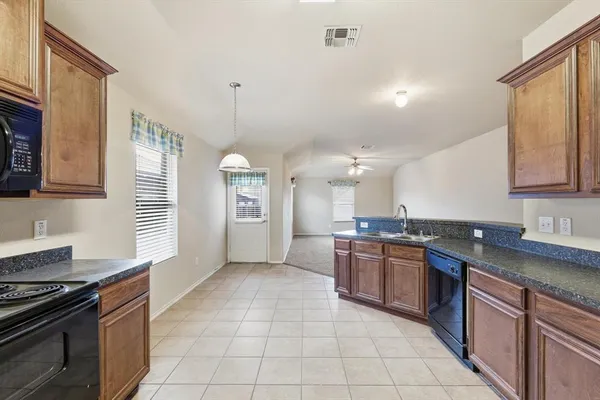 $289,900 | 832 Clear Creek Drive, DeSoto, TX 75115