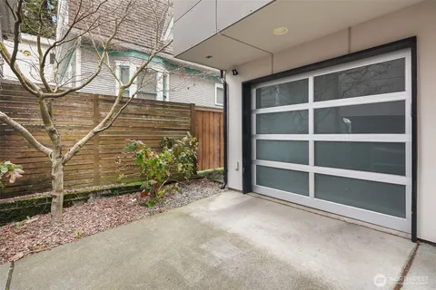 $1,068,750 | 219 12th Avenue East, Unit B, Seattle, WA 98102